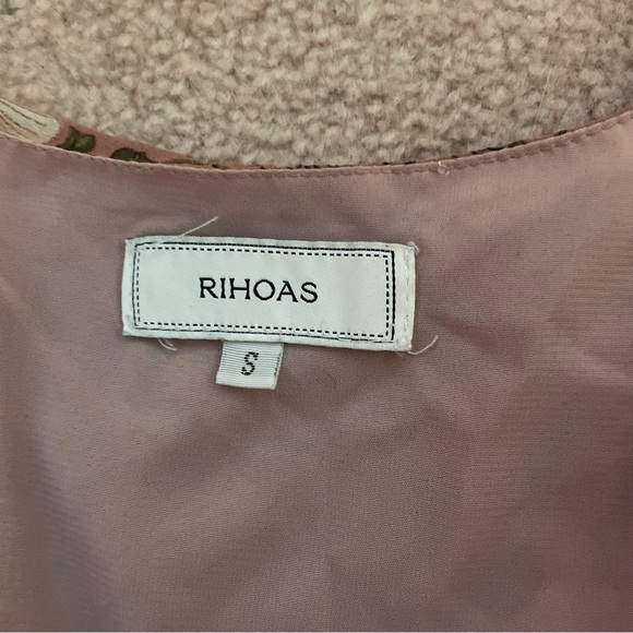 Rihoas Pink and multi-coloured floral cover up with a flattering fit - Picture 8 of 8